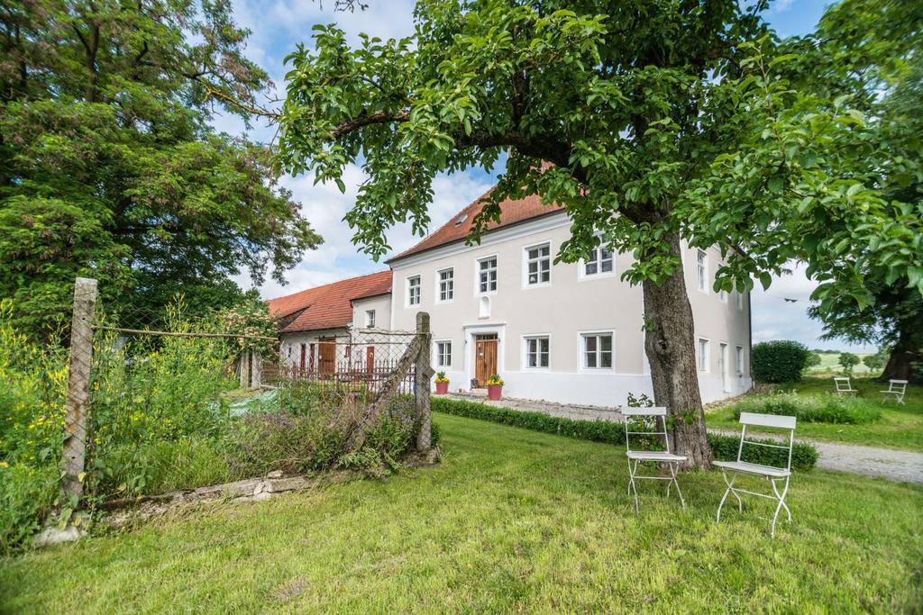Historischer Pfarrhof Niederleierndorf Langquaid Esterno foto